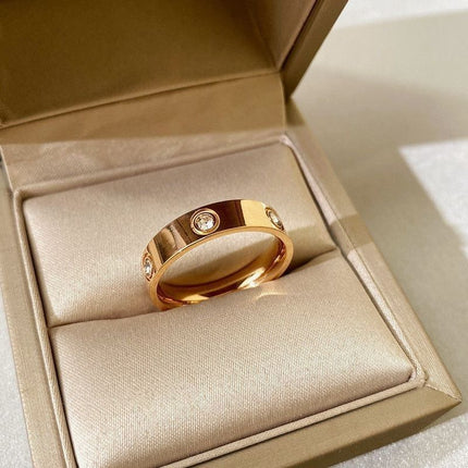 [100% No Fading] 2025 Diamond Ring Titanium Steel Cut Out High-End Men's and Women's Couple Rings