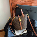 Brown flower with brown / Top width 26, bottom width 17, thickness 14, height 19