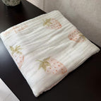 Six layers of super soft bamboo cotton-strawberry / 105 by 105cm