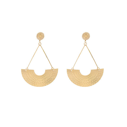 European and American Retro Exaggerated Golden Leaf Earrings, Cut Out Butterfly Ginkgo Earrings, Accessible Luxury Personalized Earrings