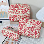 Red flower on white background / Small [pencil case]