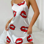 White background lips color / S