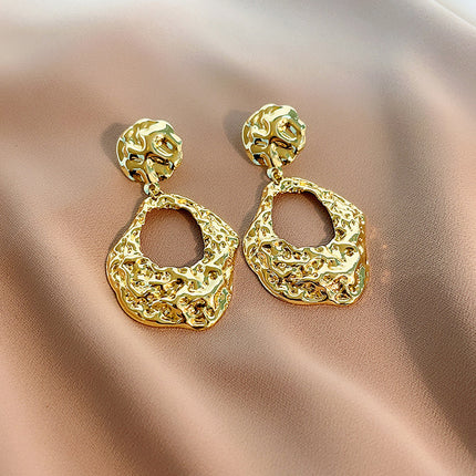 European and American Style Simple Elegant Metal Wind Ring Earrings Retro Exaggerated Irregular Electroplating High-grade Earrings for Women