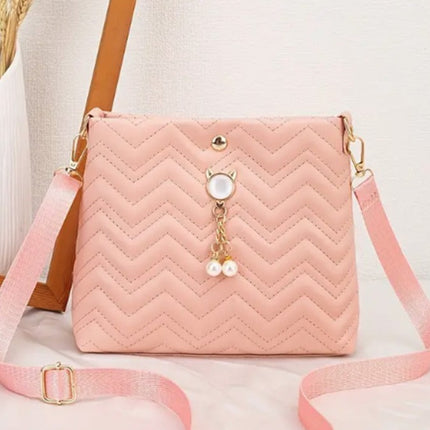 Korean Style Fashion Wavy Striped Quilted Cat Pearl Pendant Decoration Simple Women's Crossbody Bag Wholesale Bag