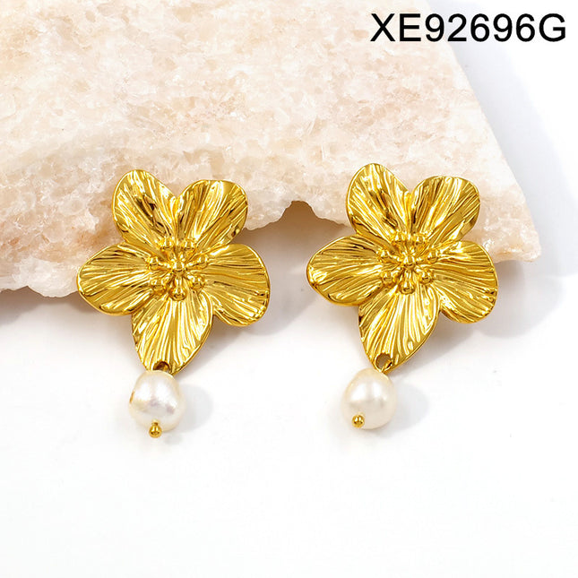 Flower European and American French Retro Earrings High-End Niche Electroplated Large Circle Titanium Steel Earrings Earrings Wholesale Camellia