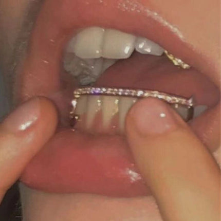 Europe and the United States best selling hip-hop tiger teeth with zirconium decorative braces TeethGrillz real gold plating braces factory direct sales