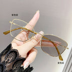 Gold frame / No degree---no discoloration