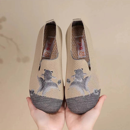 2023 Summer new old Beijing cloth shoes women's casual breathable middle-aged mother ethnic embroidered shoes wholesale