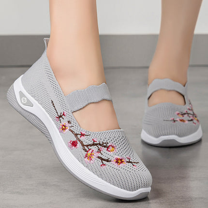 Old Beijing Style Women's Shoes, New Versatile Shallow Mouth Soft Sole Comfortable Slip-On Casual Embroidered Mother Shoes for Women