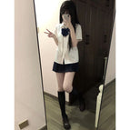 Suit organ pleated short sleeves + black feather tie + black skirt / XS