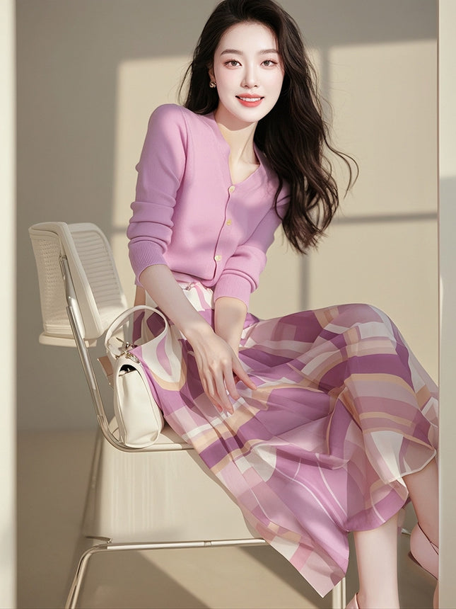 Early Autumn Outfit 2024, Cool and Unique Salt-Style Trendy Mini Skirt Two-Piece Set for Women, Height-Enhancing, Fashionable and Versatile