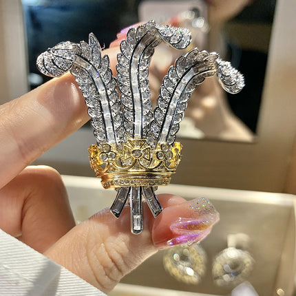 Western European-Style Vintage Jewelry, Duchess of Windsor Feather Iris Flower Full Diamond Crown Brooch