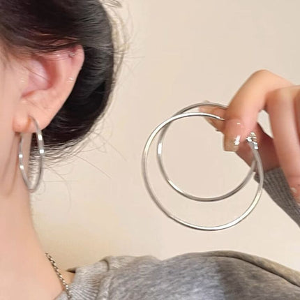 Geometric oval plain ring autumn and winter ear buckle women's fashion temperament high-end earrings cold wind commuting all-match ear jewelry