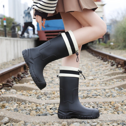 New Style Women's Rain Boots, Mid-Calf, Thickened, Wear-Resistant, Non-Slip, Trendy Rubber Shoes for Outdoor Camping and Hiking, Waterproof Women's Rain Boots