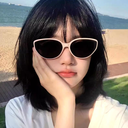 Vintage Cat's Eye White Sunglasses Women's 2024 New Square Face Slimming Travel Sun Protection Sunglasses Premium Sense