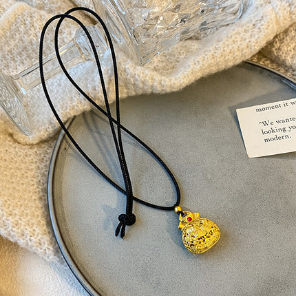 Gold-Plated Necklace for Women, Vintage Fashion Versatile Pendant with a High-End Design Sweater Chain Clothing Accessory