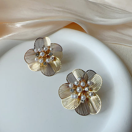 Retro New elegant gentle chic flower stud earrings exaggerated design personalized niche earrings earrings 925 high-grade