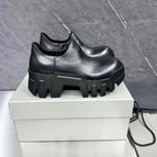 Black / 35