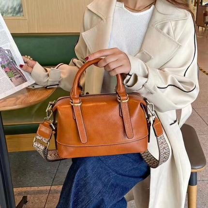 2023 Summer Commuting Retro Cowhide Handbag Simple Women's Vegetable-Tanned Genuine Leather Crossbody Bag Versatile and Compact