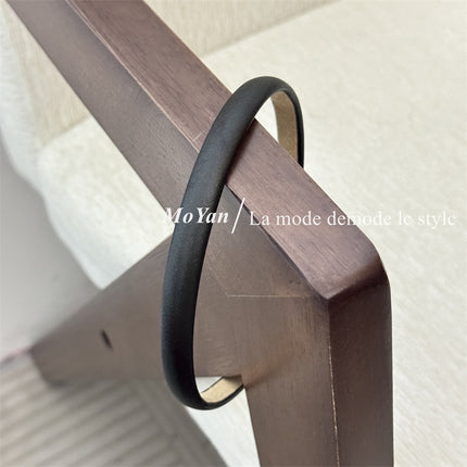 Korean-Style Simple Fabric Hairband with a High-End Feel, Versatile for Going Out, Retro Elegant Hair Accessory, Trendy Hair Clip