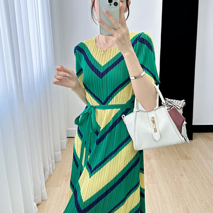 Foreign trade high-end Miyake dress women's summer New temperament age-reducing color matching comfortable pleated split short sleeve skirt