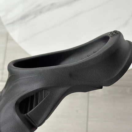 Paris Classic Slippers, Leaky Toe Wading Rubber Slippers, Same Style for Men and Women, Perfect Fit for Foot Shape