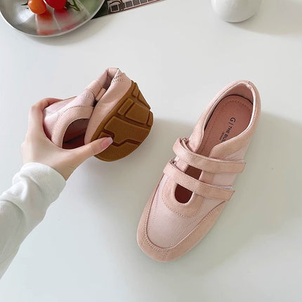 Retro Velcro Round-Toe Shallow-Mouth Single Shoes for Women, 2026 New Style German Training Shoes to Match with Skirts, Flat-Soled Loafers, Trendy Grandma Style