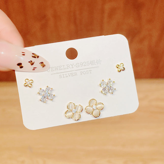 Original Design Cat's Eye Stone Four-leaf Flower Earrings Women Ins Sweet Fresh Mini All-match Earrings Wholesale