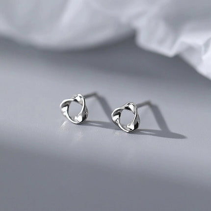 2025 New Style Earrings with a Unique Design, High-End Feel, Versatile for Everyday Wear, Fashionable Earrings Wholesale, Ear Studs for Women, Ear Cartilage Studs