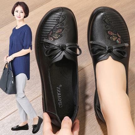 Mom's Shoes 2026 New Model for Middle-Aged and Elderly Women, Spring and Autumn Single Shoes, Soft Sole, Non-Slip Leather Shoes, Flat Comfortable Women's Shoes