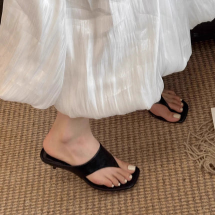 Korean Style Simple Flip-Flops for Women, Fashionable and Versatile, with Thin Heels, Medium Heels, Square Toe, High Heels, and Toe-Clamping Sandals for Women