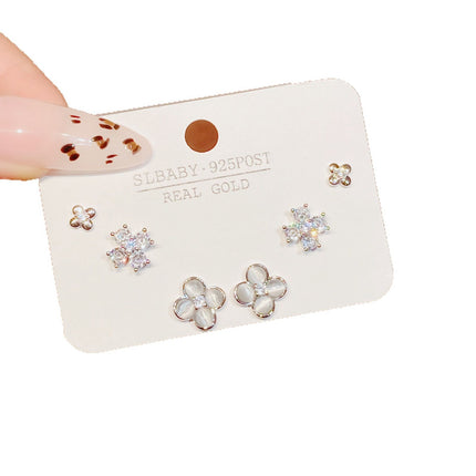 Original Design Cat's Eye Stone Four-leaf Flower Earrings Women Ins Sweet Fresh Mini All-match Earrings Wholesale