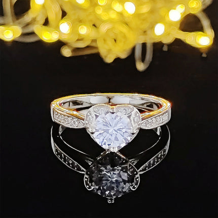 Japanese and Korean style fashion heart-shaped love zircon ladies engagement popular ring ring does not fade niche r869