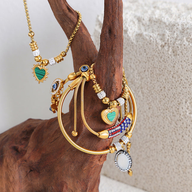 Antique European and American titanium steel vacuum plating 18k gold non-fading round heart pendant bracelet women's wholesale jewelry