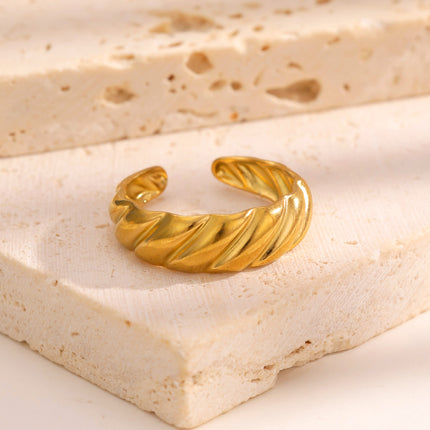 European and American New Style Stainless Steel Ring for Women, Fashionable and Simple Vacuum Electroplating 18K Gold Open Hand Jewelry Factory Direct Sale
