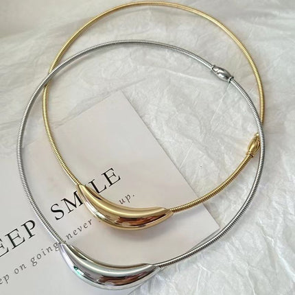 European and American titanium steel metal style curved elbow necklace women's elastic magnetic suction buckle collar round snake bone chain Cold style necklace