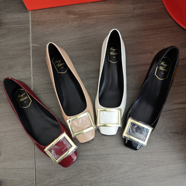 Letter Metal Square Buckle Shallow Mouth Women's Shoes Medium Heel Square Toe Shoes Classic Horseshoe Heel Patent Leather Professional Work Shoes for Women