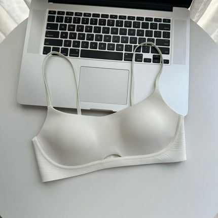 Breathable, Soft, Seamless, Nude-Feel, Thin Cup Jelly Strip Bra for Women with Small Breasts, Red, Push-Up, Anti-Sagging, Zodiac Year Underwear Bra