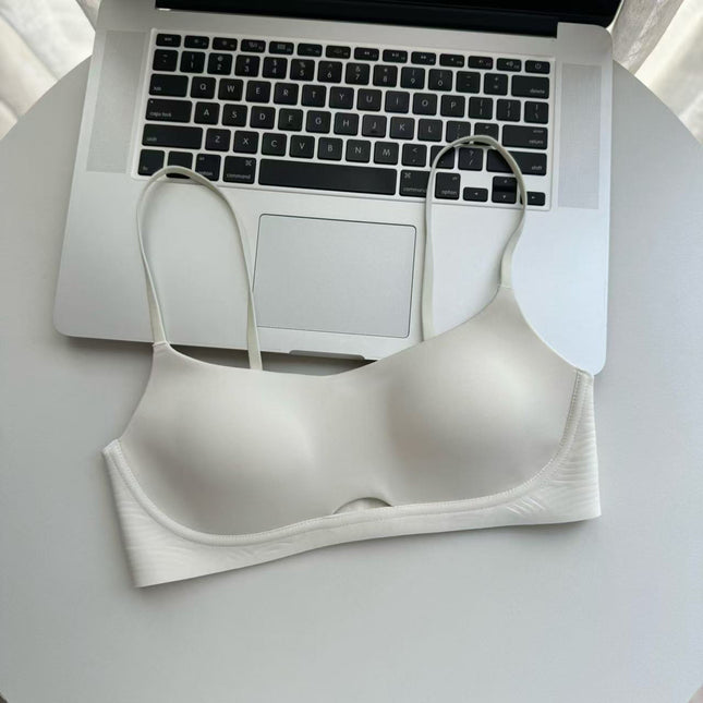 Breathable, Soft, Seamless, Nude-Feel, Thin Cup Jelly Strip Bra for Women with Small Breasts, Red, Push-Up, Anti-Sagging, Zodiac Year Underwear Bra
