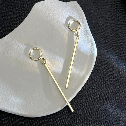 European and American Style Simple Elegant Metal Wind Ring Earrings Retro Exaggerated Irregular Electroplating High-grade Earrings for Women