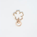About 4 grams (open ring included) / Light gold