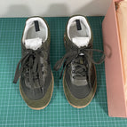 Army green / 35