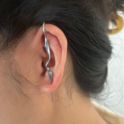 New Stainless Steel Cast Tiger Snake Ear Hanger Punk Exaggerated Puncture Ear Needle Simple Slash Ear Spike Ear Stud