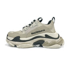 Dad's shoes are dusty / 35