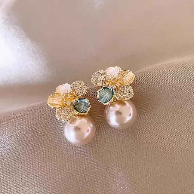 French Accessible Luxury Zircon Camellia Flower Pearl Earrings Niche High-End Exquisite Earrings Unique and Beautiful Earrings for Women