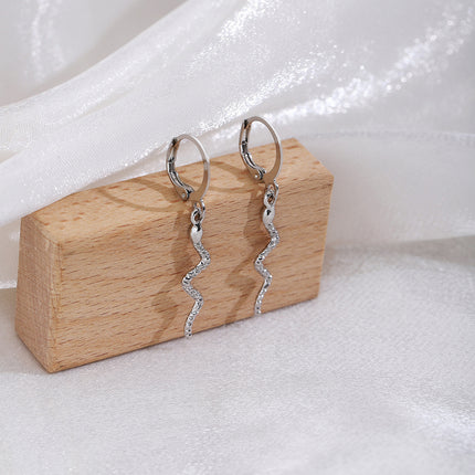European and American Style Simple Elegant Metal Wind Ring Earrings Retro Exaggerated Irregular Electroplating High-grade Earrings for Women