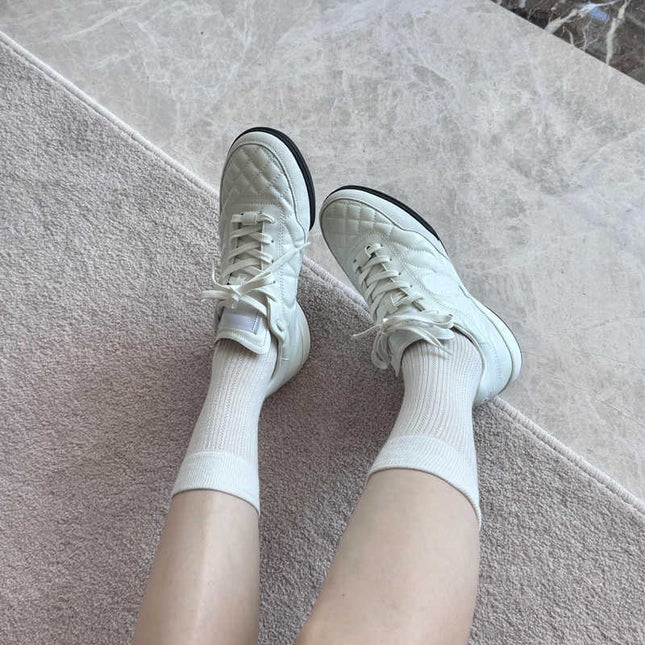 25 Years New Summer Style Small Fragrant Quilted Tennis Shoes for Women Silver Flats Casual Sports Shoes Lace-Up Forrest Gump Training Shoes
