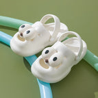White (with eyes) / 35/36