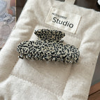 4598-l-spotted leopard print gripper