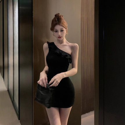 High-End Sexy Off-Shoulder Slim-Fitting Hip-Hugging Dress with Pure Lusty Sexy Hot Girl Wearing Figure-Showing Short Skirt